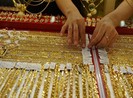 Giá vàng khó lường, nhà đầu tư cá mập hạn chế mua