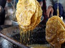 Bánh tráng nhúng đường ở Quảng Nam