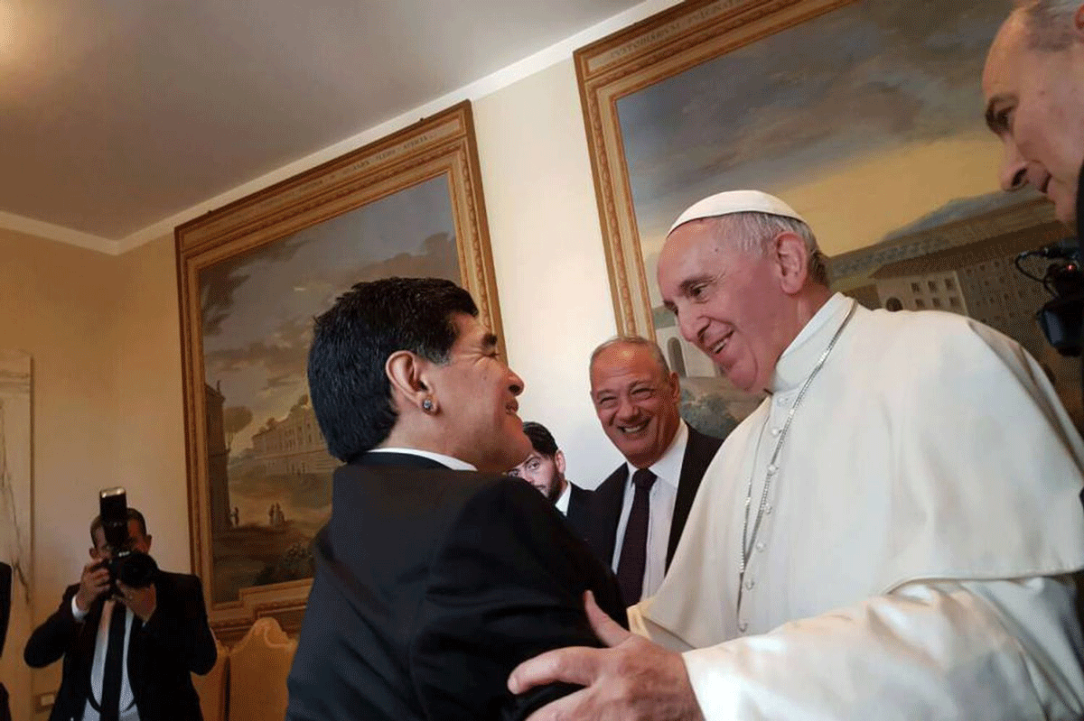 Đức Giáo hoàng Francis tưởng nhớ và cầu nguyện cho Maradona