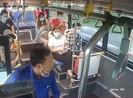 Phạt tiền người đàn nhổ nước bọt vào nữ nhân viên xe buýt
