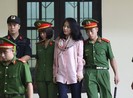 'Bóng hồng' quyền lực vụ đánh bạc ngàn tỉ được tự do tại tòa