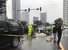 Người thân gào khóc bên thi thể thanh niên ở đường phố Hà Nội
