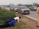 Phê bình CSGT cho tài xế chống đẩy vì không đeo khẩu trang