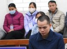 Cha cầm kéo đâm mẹ, con trai 5 tuổi lao vào cứu