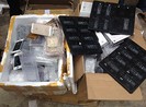 Điều tra đường dây buôn linh phụ kiện iPhone nghi nhập lậu