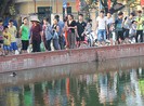 Một phụ nữ chết bất thường trên hồ Triều Khúc