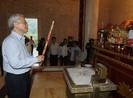 Tổng Bí thư dâng hương tại đền thờ Hồ Chủ tịch ở Cao Bằng