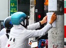 Kêu gọi dân ‘bắt’ người dán rao vặt
