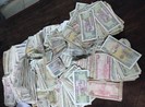 Mang ‘một đống’ tiền lẻ đi đổi, được không?