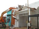 Nhà trái phép: Phải xử lý cả vi phạm về đất