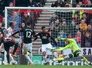 Premier League: Bóng ma Mourinho ám ảnh Van Gaal
