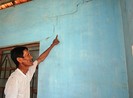 Làm đường cao tốc gây nứt nhà dân