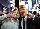 Bà Clinton giảm dần cách biệt với ông Trump
