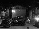 Khổ với tiệc tùng cuối năm của hàng xóm