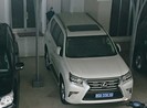 Doanh nghiệp tặng 2 xe Lexus cho Cà Mau