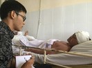 Cả nhà lóc da để cứu con
