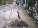Vết nứt nguy hiểm chạy dọc sông ở Nhà Bè