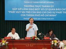 Đặt hàng báo chí cùng chấm điểm chính quyền