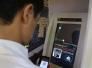 Xô đổ mọi kỷ lục, tiền ảo ra vỉa hè