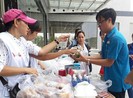 Tình người trong hoạn nạn
