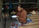Vụ chôn sống con: Luật nhân văn với người mẹ ra sao?