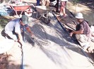Nhóm từ thiện giúp dân làm đường, xây cầu