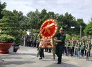 Đoàn đại biểu TP.HCM đến dâng hương tại Nghĩa trang Tân Biên