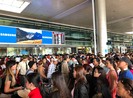 ‘Biển người’ đón Việt kiều ở sân bay Tân Sơn Nhất