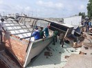 5 căn nhà bất ngờ đổ sụp xuống sông lúc rạng sáng