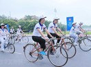 Đại sứ các nước cùng chơi kéo co, đập niêu