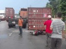 Thùng container rớt xuống đường: vẫn phạt được
