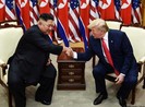 Phi hạt nhân hóa: Từ thâm tình Kim-Trump đến lời đề nghị ‘vàng