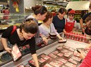 Giá thịt heo nóng đắt đỏ, khách tìm mua heo đông lạnh