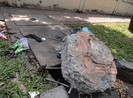 Khối bê tông nguy hiểm trên đường