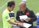 Ông Park cần học hỏi trợ lý Lee