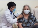 Đến tận nhà khám bệnh cho người cao tuổi