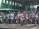 Khoảng cách tối thiểu 2 m: Phà Cát Lái gặp khó khăn
