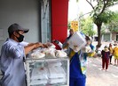 Bán gạo 1.000 đồng/kg cho người nghèo