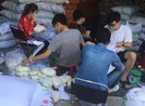 30 tấn gạo, 42.000 quả trứng của một nhóm thiện nguyện
