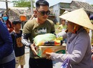 Lộc ‘trâu’ san sẻ yêu thương với người nghèo nơi biên giới