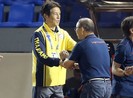 HLV Akira Nishino ‘cứu’ nhà tài trợ Nhật!