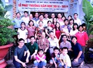Cha mẹ còng lưng để con cháu bước thẳng trên đường đời