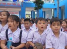 Quá tải, phụ huynh vất vả tìm chỗ học cho con