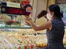 Giá vàng nổi sóng, lo ‘bọ vàng’ tái xuất trở lại