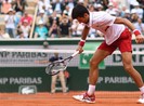 ‘Vua đất nện’ bị loại, Djokovic thừa nhận chưa hoàn hảo