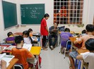 Cô Ba vé số và bục giảng về khuya