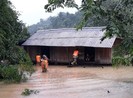 33.000 ngôi nhà ở miền Trung chìm trong lũ