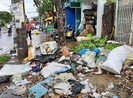 Vỉa hè đầy rác: Không ai dám bước