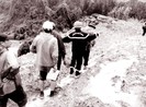 Phá đá mở đường lên Rào Trăng
