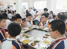 Vụ bữa ăn bán trú: Hiệu trưởng hứa công khai suất ăn